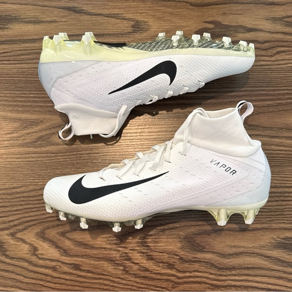 Size 11 Nike Vapor Untouchable Pro 3 Football Cleats White Black AO3021-100